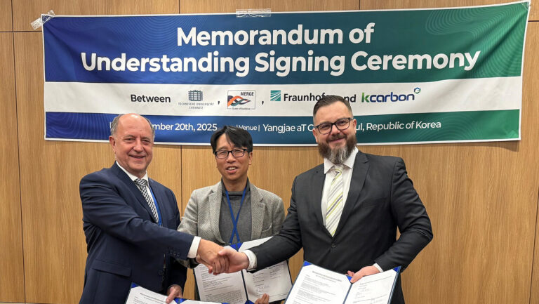 TRR 402 DediGrad presented at Carbon Korea 2025 in the context of new international cooperation.